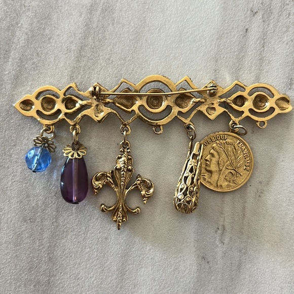 Vintage Victorian Bar Charm Brooch - Picture 2 of 2